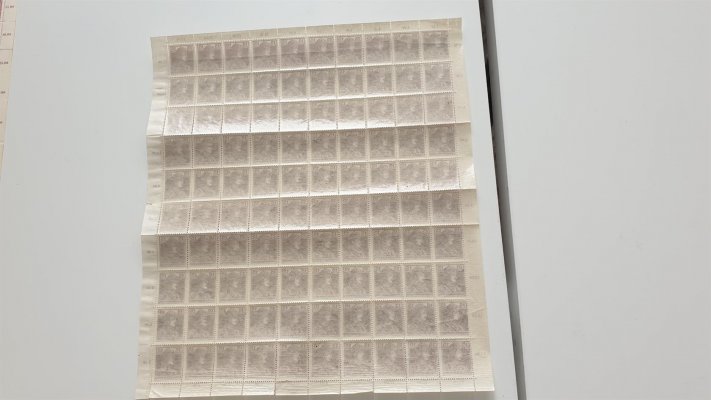 15 filler, Karel,  - v polovině přeložený arch s jednou chybějící známkou ( známka pro  Pč 1919 - 106 Pofis) s počítadly 