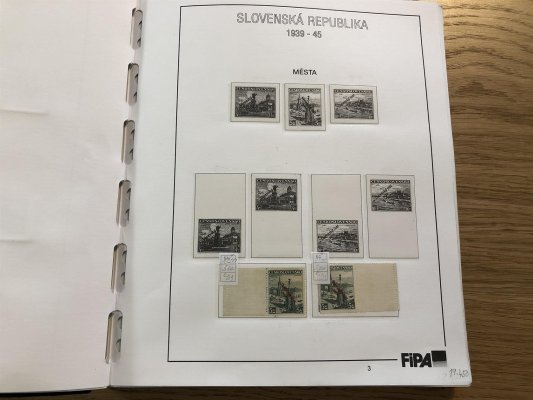 Slovenský stát 1939 - 1945, sbírka v pérových deskách na listech FIPA. Sbírka je dosti slušně obsáhlá včetně známek s přetisky, výplatními, doplatními a novinovými, jsou zde i zastoupena desková čísla, kvalita převážně svěží, některé s nálepkou a razítkované,vhodné jako pokročilý základ sbírky, nebo k dalšímu rozpracování, doporučujeme prohlídku - vše nafoceno