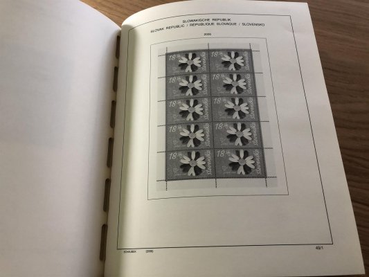 Hezká sbírka Slovenska od roku 1993  - 2006 v Albu Schaubek, známky, aršíky, PL - vše nafoceno, zajímavé