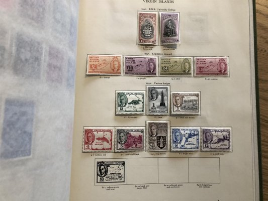 Velká sbírka anglických kolonií z období vlády Jiřího VI. (1937- 1952), v původním 220- stránkovém albu SG, všechny destinace Aden - Zanzibar, mnoho lepších známek a serií, vč. 10Sh a librových koncových hodnot; kat. přes 11500 GBP, neprohlédnuto pokud jde o speciality jako zoubkování, průsvitky a DV; ideální objekt pro další zpracování a prodej ! - nafocena pouze ukázka cca 1/3 