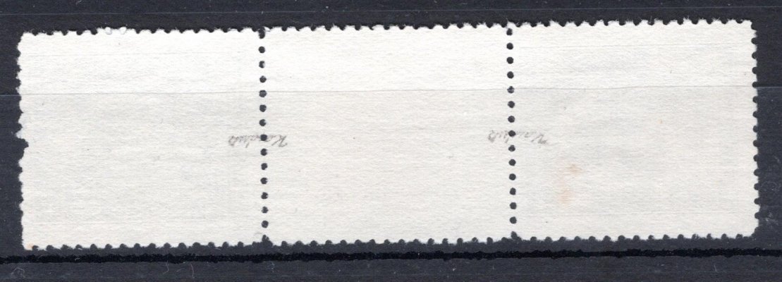95 Ms, A. Hitler 8 K modrá, svislé dvouznámkové meziarší bez lepu, u spodní známky vytržený zoubek, atest Karásek, meziarší se vyskytují velmi zřídka a jsou vzácná