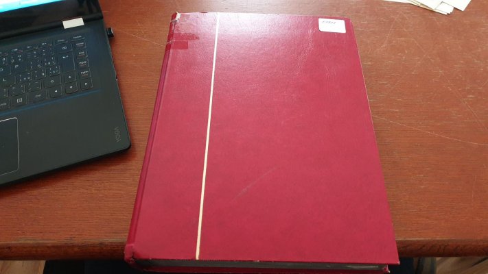 ČSSR II  - Sbírka červené Album -  obsahuje větší množství deskových vad, aršíky,  - například Kroje PL 8 ( 4x série),  Houby, a mnoho dalších, košická meziarší svislá i vodorovná, obsahuje aršík Pradlo ražené, mezairší - vysoky katalog , namátkově kontrolováno kvalita-  naprostá  drtivá většina xx, nafoceno 