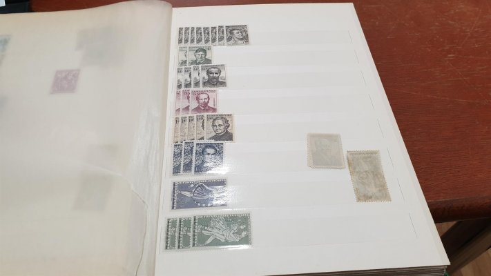 ČSSR II ; 1954 - 1958 - sbírka v zeleném albu  ( stará měna u - skladová zásoba obchodníka , známky v řádcích -  namátkově kontrolováno kvalita-  naprostá  drtivá většina xx-  vysoký katalog, nafoceno