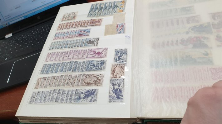 ČSSR II ; 1954 - 1958 - sbírka v zeleném albu  ( stará měna u - skladová zásoba obchodníka , známky v řádcích -  namátkově kontrolováno kvalita-  naprostá  drtivá většina xx-  vysoký katalog, nafoceno