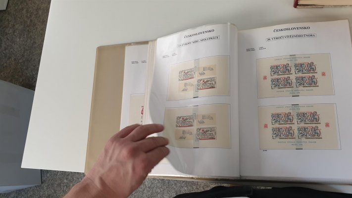 ČSSR II ; ve třech albech nafoceno pouze ukázka - obsahuje kompletní série, PL , rozděleníí typů  atd  - vysoký katalog 