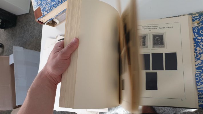 ČSSR II ; ve třech albech nafoceno pouze ukázka - obsahuje kompletní série, PL , rozděleníí typů  atd  - vysoký katalog 