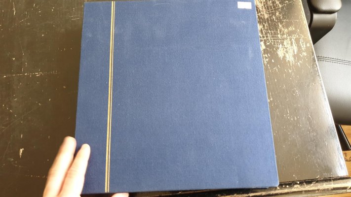 ČSSR  II, modré album formátu A 4, uspořádáno jako sklad, velmi vysoký katalog, vhodné k dalšímu rozprodeji, vyvoláváme za velmi příznivou cenu, doporučujeme prohlídku, vše nafoceno, z pozůstalosti