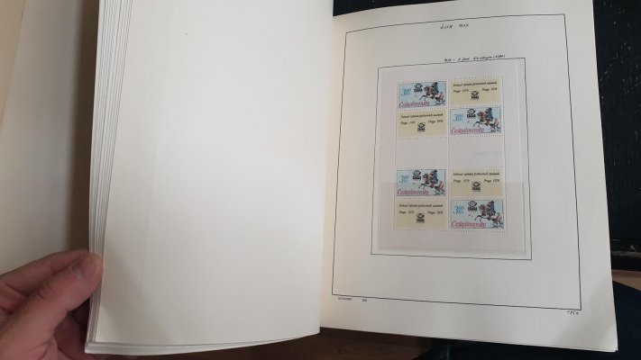 ČSSR II, 1976 - 88, téměř kompletní sbírka na zasklených listech a v pérových deskách