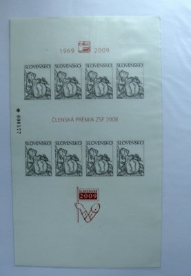 Slovensko -** 1993-2008. vše nafoceno - kupóny, PL, černotisky, členské prémie svazu. 
Obsahuje i cenné známky mimo jiné PL vlačky, Bojná .Vysoký katalog. Jen PL v katalogové  hodnote 1450€,(cca 37 000Kč) samostatné známky nepočítany. vše nafoceno 
