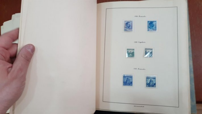 ČSR I, sbírka na albových listech, většina nafoceno, především emise Hradčany, PČ 1919 aj, velmi příznivě vyvoláváno, z pozůstalosti