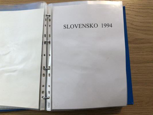 Sbírka Slovenska od roku 1993 - velmi hezky zpracováno, vše nafoceno ; 4 alba