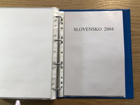 Sbírka Slovenska od roku 1993 - velmi hezky zpracováno, vše nafoceno ; 4 alba