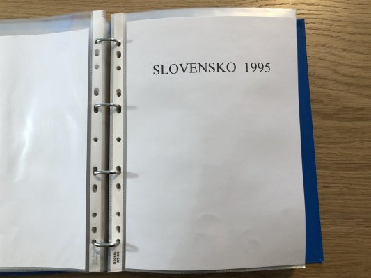 Sbírka Slovenska od roku 1993 - velmi hezky zpracováno, vše nafoceno ; 4 alba