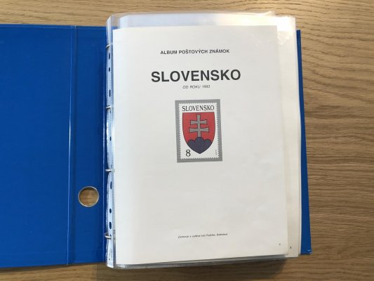 Sbírka Slovenska od roku 1993 - velmi hezky zpracováno, vše nafoceno ; 4 alba