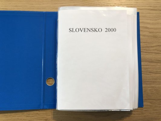 Sbírka Slovenska od roku 1993 - velmi hezky zpracováno, vše nafoceno ; 4 alba