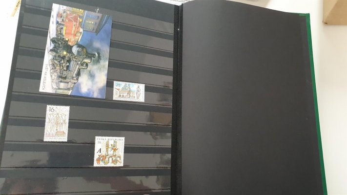 ČR, 4 x Album A 4 + 1 tenčí, 1993 - 2021, včetně PL, aršíků a automatových známek, nominální hodnota cca 32.500,- hezké