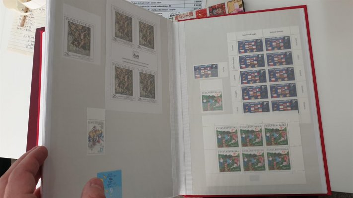 ČR, 4 x Album A 4 + 1 tenčí, 1993 - 2021, včetně PL, aršíků a automatových známek, nominální hodnota cca 32.500,- hezké