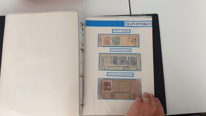 Slovenská razítka - perfektně zpracovaná sbírka ve dvou albech - použití slovenských razítek -  obsahuje i předznámkové dopisy  i z 18 století - velmi pěkné -  nafoceno ! 
