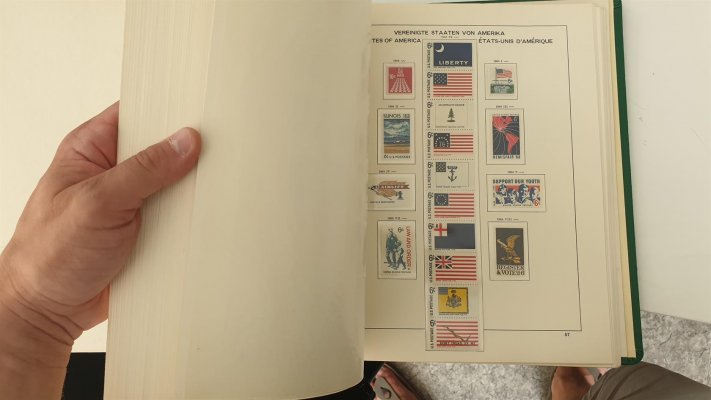 USA Sbírka v Schaubek 1945 - 1975 ; nafocena ukázka 