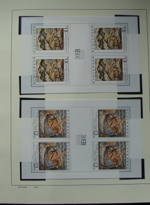Slovensko 1993-2008** korunová měna, sbírka na 100 listech v perových deskách Schaubek, známky, aršíky, kupóny,společné vydání, PL, navíc čisté albové listy Trojan - vše nafoceno, zajímavé.