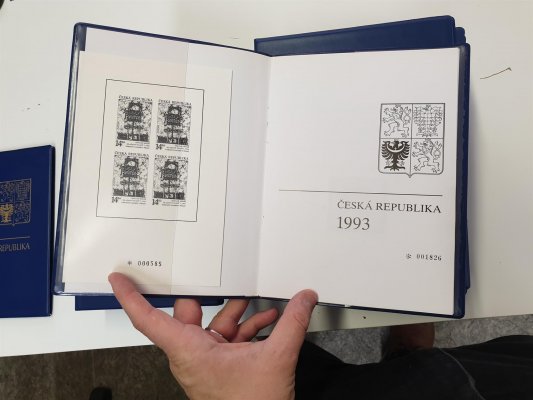 ČR, 1993 - 2020 ; Kompletní sestava ročníkových alb 1993 - 2020 , kompletní sestava známek a PT včetně ročníku 1993, kde neodpovídá číslo PT a ročníkového alba