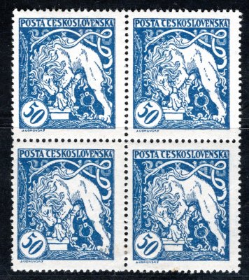 29 A ; 50 h modrá 4- blok s částečným obtiskem u dvou známek - nálepka na známce mimo obtisk 