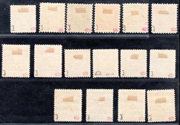 1939 ; krátká série 5 h - 3 Kčs, 16 kusů přetiskových známek, z toho 15 kusů s červenou značkou M.D.V.P/ pošta - jedná se o pozdější tisky/novotisky o skončení platnosti krajinek a hradů - určeno pro reprezentační účely ministerstva pošt- zk. Synek 
