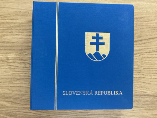 Slovensko 1993 - 2018 - hezká sbírka v albu, generální kompletní zasklená sbírka na albových listech Schaubek  - nafoceno 