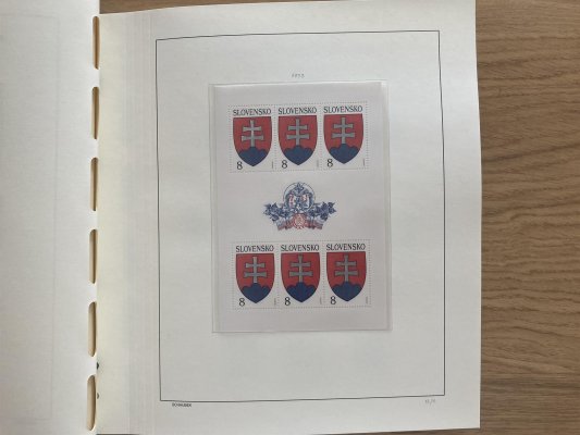 Slovensko 1993 - 2018 - hezká sbírka v albu, generální kompletní zasklená sbírka na albových listech Schaubek  - nafoceno 