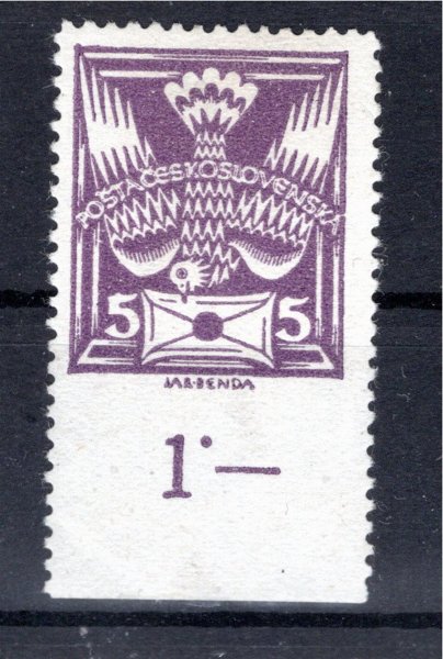 144 B, hodnota 5 h fialová s dolním okrajem s počítalem zoubkovaná řádkovým zoubkováním B - ŘZ 13 3/4, mezi známkou a okrajem vynechaná perforace, tato varianta pochází z chybně oeprforovaného 100 kusového archu, vzácná kombinace, hezká kvalita, ideálně centrovaný kus s původním svěžím lepem bez stopy po nálepce, zkoušeno Karásek a Gilbert a označeno přídavnou značkou označující rozměr perforace











