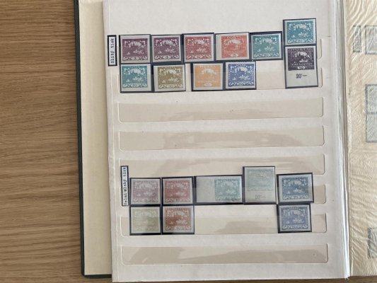 Hradčany ; Zbytek kvalitní  sbírky obsahující obtisky na lepu, slité tisky, zkusmé tisky - včetně 9 N či 120 h oranžová, průpichy, příležitostní tisky z čssr II, zoubkované známky