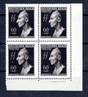 111, Heydrich, horní a dolní pravý rohový 4-blok s 2 x DV - vajíčko na hlavě a dolní 4-blok se jménem autora a číslem 8 místo 9 v roku narození Heydricha, zajímavé a hledané