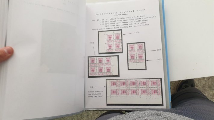 ČR 1993 - 1998 ; perfektně zpracováno a popsáno na listech ve dvou albech na listech, nafocena náhodná ukázka, nominální hodnota 18708 Kč, katalová cena více než 37 000 Kč - krásně popsáno 