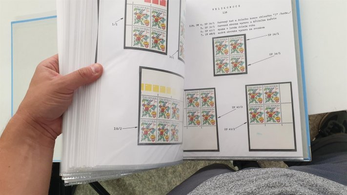 ČR 1993 - 1998 ; perfektně zpracováno a popsáno na listech ve dvou albech na listech, nafocena náhodná ukázka, nominální hodnota 18708 Kč, katalová cena více než 37 000 Kč - krásně popsáno 