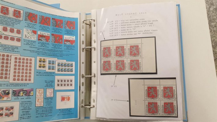 ČR 1993 - 1998 ; perfektně zpracováno a popsáno na listech ve dvou albech na listech, nafocena náhodná ukázka, nominální hodnota 18708 Kč, katalová cena více než 37 000 Kč - krásně popsáno 