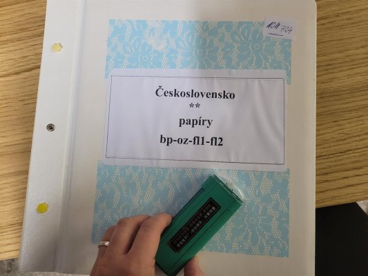 Sbírka známek na listech Pofis na papírech bp,oz,fl1 a fl2,část zkoušeno xx,  Katalog přes 17000Kč, nekontrolováno -  doplněno-UV lampa, Zbytková sestava papírů,aršíků,PL,KL, nafocen ukázka 
