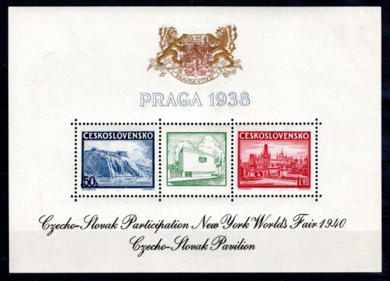 As 9e, přítisk na aršíku 342/3 - Praga 38, pro NY 1940, se zeleným výstavním pavilónem uprostřed, text černý, znak zlatý, s destičkami