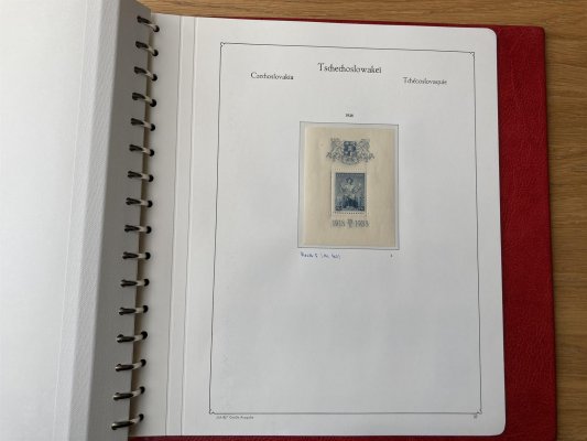 ČSR I - pěkná sbírka obsahuje velmi základní série Letecké 1920, slet, congres + mnoho dalších středních známek červené album - doporučujeme osobní prohlídku 