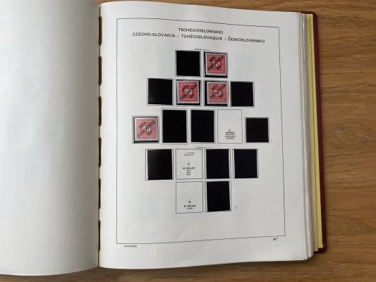 ČSR I - pěkná sbírka na listech zasklených, obsahuje i kompletní série, střední, vyšší katalog, doporučujeme osobní prohlídku 