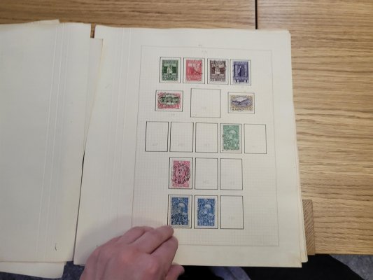 Rakousko 1850 - razítkovaná sbírka na listech včetně známek 1, 3 - 5, některé *, vhodné k dalšímu pokračování, zajímavé - větší část nafoceno 
