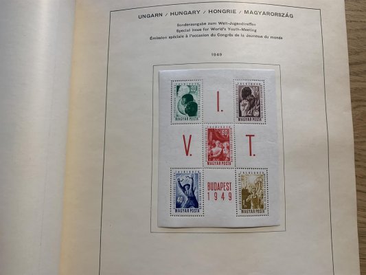 Maďarsko 1934 - 1990 -  jedno silnější album, takřka kompletní sbírka aršíků mimo velkého mostu. Velmi kvalitní dobře zastoupená sestava i PL. Vyšší katalogový záznam . Doporučujeme osobní prohlídku, z pozůstalosti, čast nafoceno-nízká vyvolávací cena 