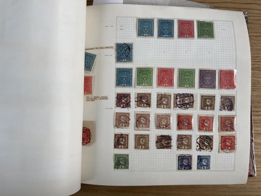 Rakousko - 1850 - , krásná sbírka v červených deskách na listech od první emise, klasické známky, barvy, razítka, doplatní známky, novinové,  lokální vydání, Tiroly, Lombardsko, pošta v zahraničí, Feldpost, zajímavá sbírka s vysokým katalogovým záznamem, částečně nafoceno, doporučujeme prohlídku