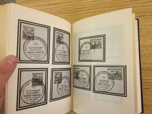 Specializovaná kniha Sudety, Die Postwertzeichnen des Sudetenlandes z roku 1963. Velmi vzácná publikace, popisující přetisková vydaní Ash, Rumburg a mnoho dalších. Jedinečná příručka, velmi dobrý, zachovalý stav. poprvé v aukci. 