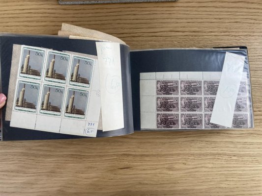  Sovětský svaz, skladová zásoba v šedém albu formátu A4 a albu na FDC, známky, části archů, okraje, velmi vysoký katalogový záznam, zajímavé