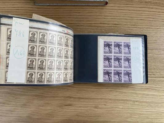 Sovětský svaz, skladová zásoba v šedém albu formátu A4 a albu na FDC, známky, části archů, okraje, velmi vysoký katalogový záznam, zajímavé