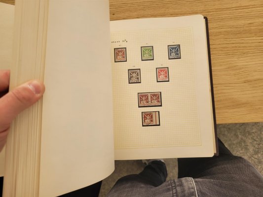 Holubice, Osvobozená Republika a další, převážně knihtisk, z pozůstalosti, zpracováno před cca 35-40 roky, možnost zajímavých nálezů, nepřebráno, nafocena ukázka 