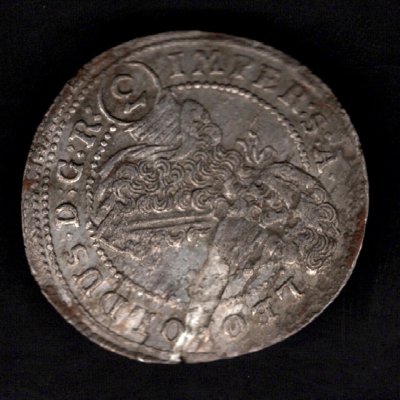 Praha 3 krejcar 1701 Leopold I., KM#590 Ag , 1,3g,  20mm  patina, vada střížku