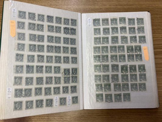 ČSR I, sbírka/ sklad první republiky,razítkované známky včetně Hradčan, ve dvou albech, nafoceno 