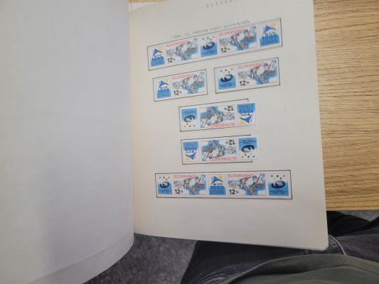 Slovensko od roku 1993, na listech včetně něktých příležittostních tisků, zaskleno, vyšší katalog, nafocena ukázka