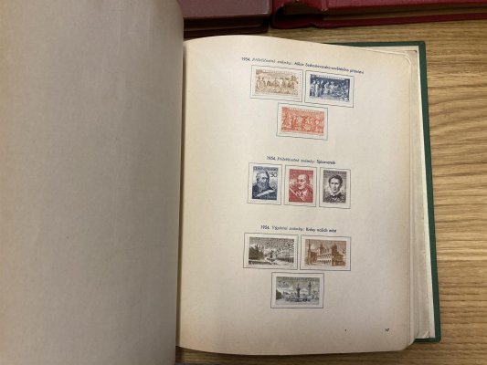 ČSSR II, Protektorát, 3 alba (zelený, červený, hnědý), nalepeno na listech, symbolická cena